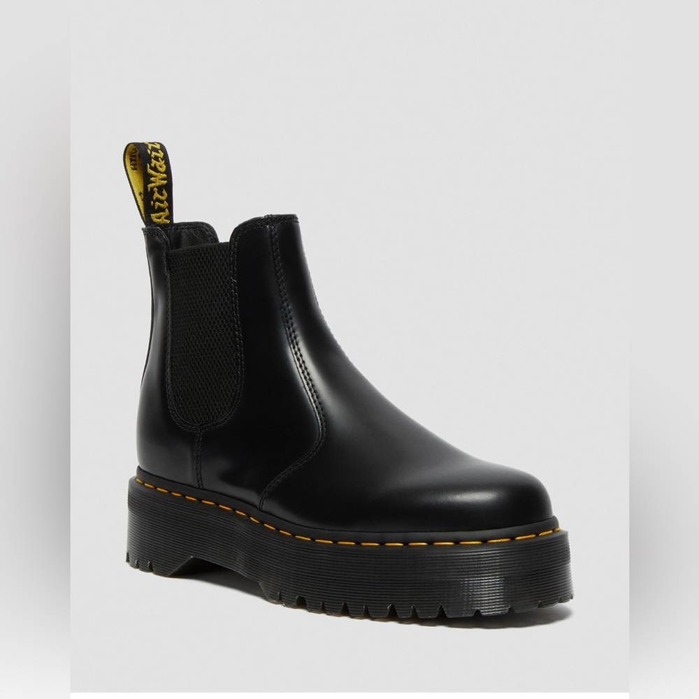 2976 SMOOTH LEATHER PLATFORM CHELSEA BOOTS SZ 8 W